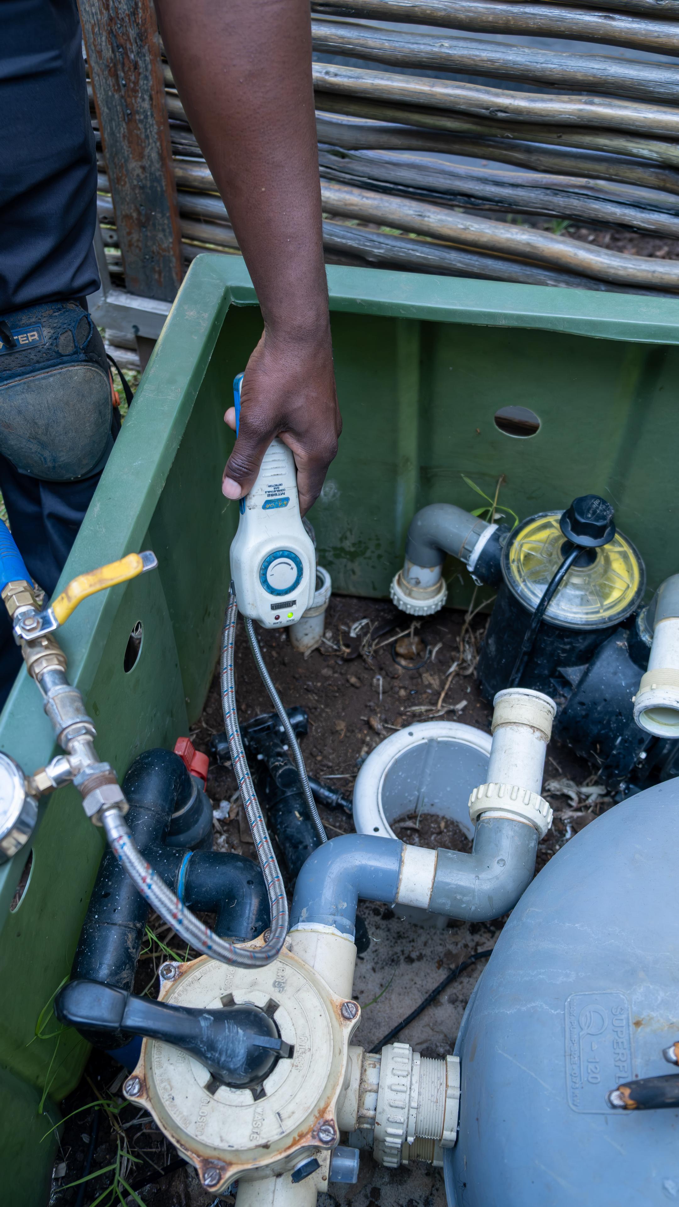 Hydrogen gas sniffer   pool leak detection method