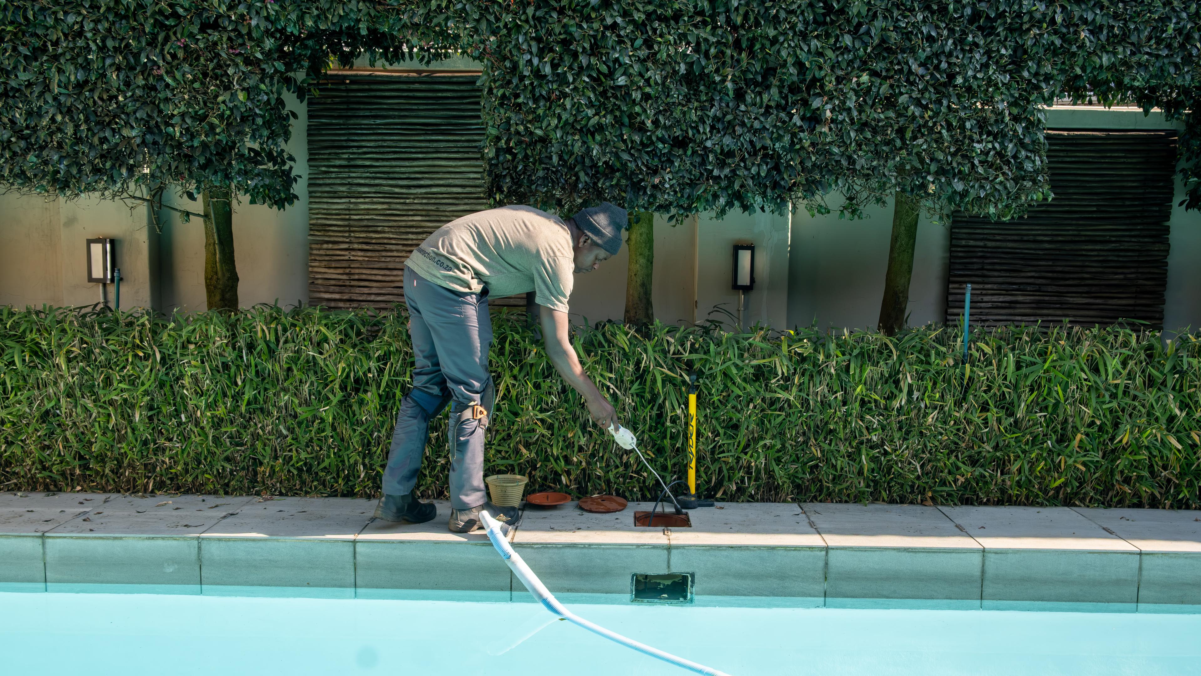 Source Leak Detection   pool leak detection with acoutstic equipment