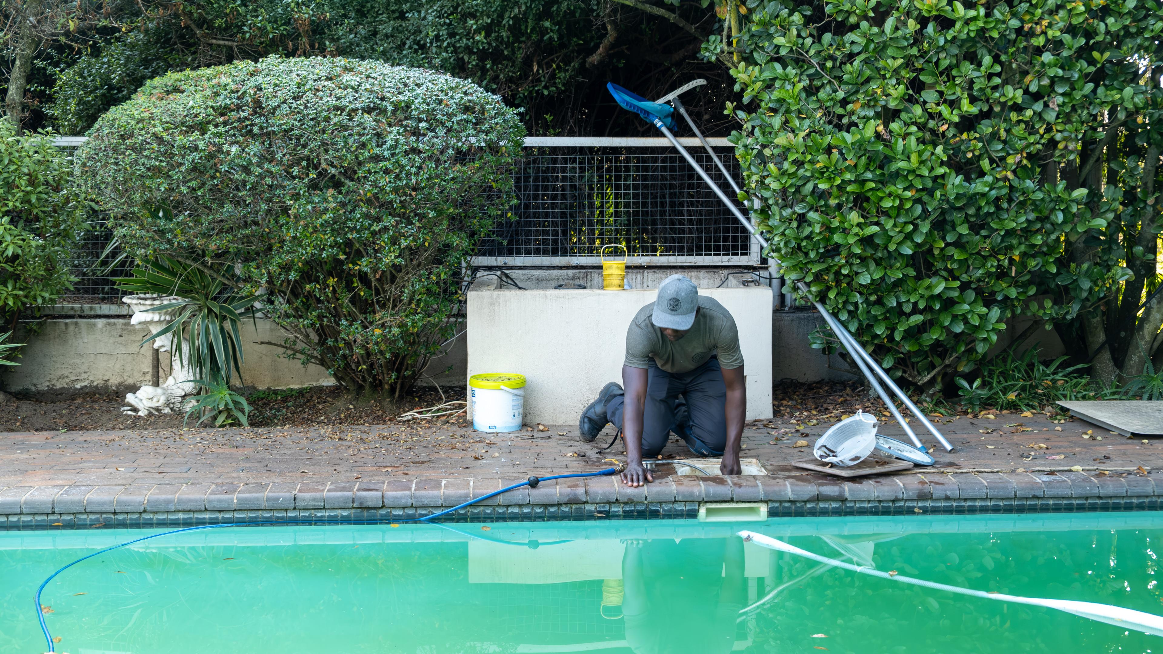 Source Leak Detection checking swimming pool weir 2